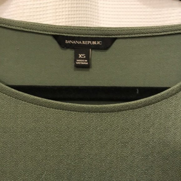 NWOT Banana republic tie front top army green XS - Picture 4 of 5